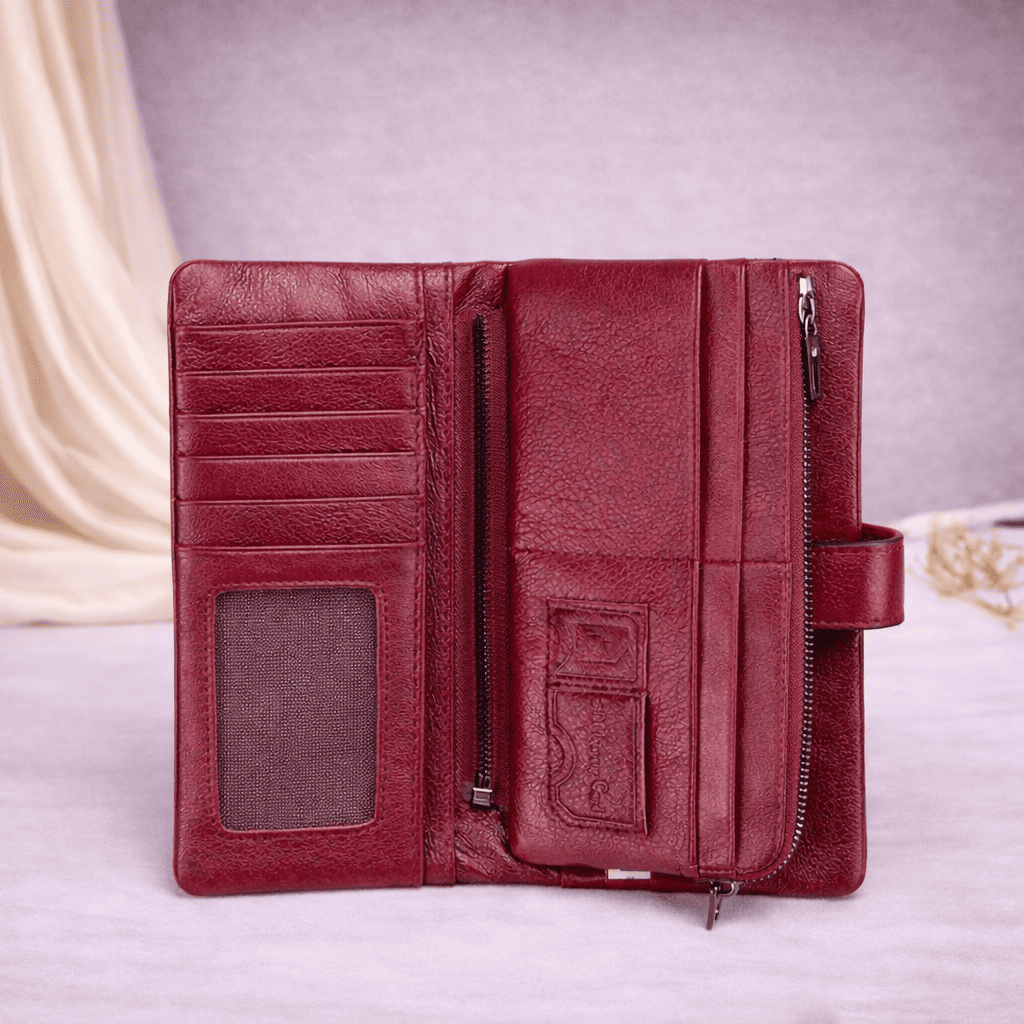 Portefeuille femme en cuir véritable ouvert avec compartiments cartes et pochette zippée | Novaleor