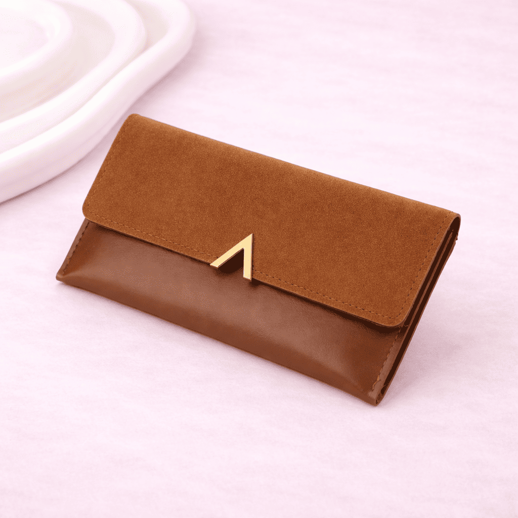 Portefeuille femme marron sur fond rose premium | Novaleor