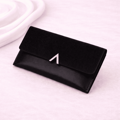 Portefeuille noir sur fond rose | Novaleor