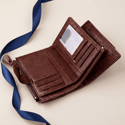 Portefeuille homme compact zippé RFID marron ouvert compartiments Arkos avec ruban bleu nuit — Novaleor