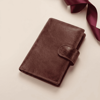 Portefeuille homme à rabat cuir véritable RFID marron Aurélion avec ruban bordeaux — Novaleor