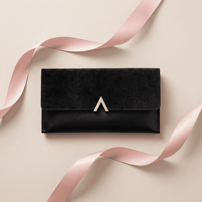 Portefeuille femme long noir en cuir synthétique Celestia avec ruban rose poudré — Novaleor