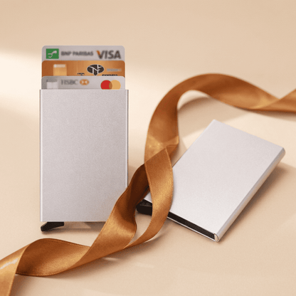 Porte-cartes RFID métallique compact argent Orion avec ruban cognac doré — Novaleor