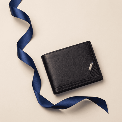 Portefeuille homme fin minimaliste cuir synthétique noir Kael avec ruban bleu nuit — Novaleor