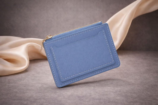 Porte-cartes femme bleu ciel en cuir Novaleor – modèle fin et élégant avec zip doré