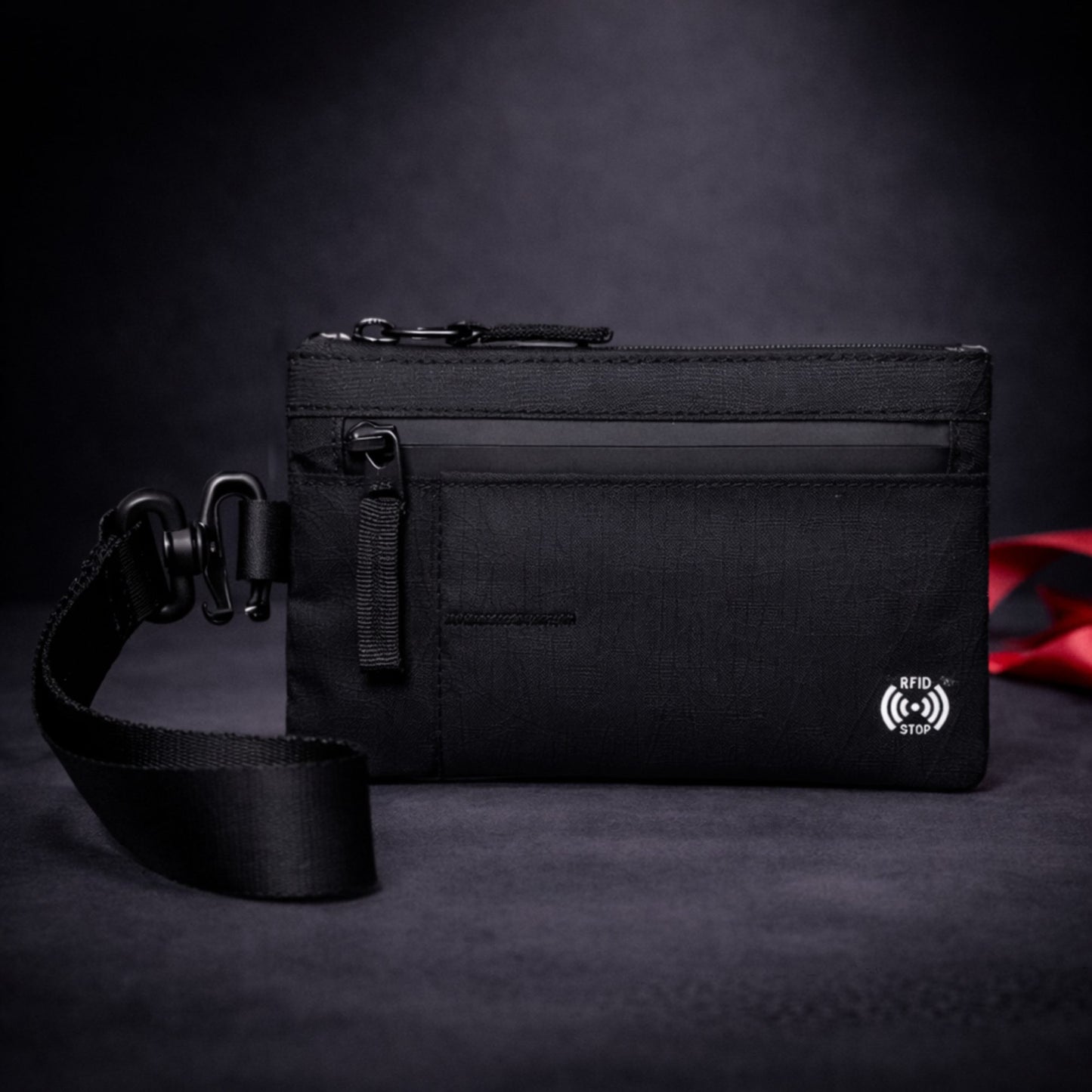 Porte-cartes RFID homme en nylon noir avec sangle et mousqueton - Novaleor
