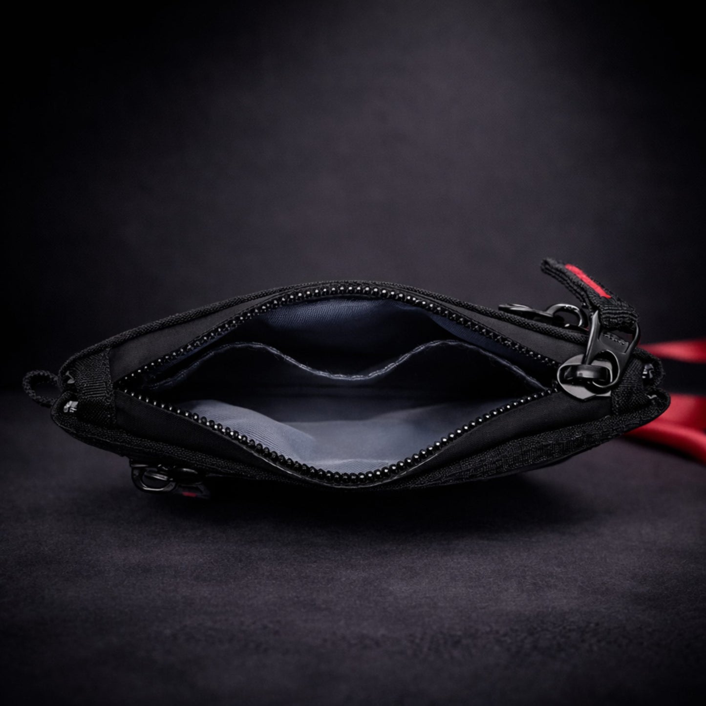 Portefeuille RFID homme ouvert montrant les compartiments intérieurs - Novaleor
