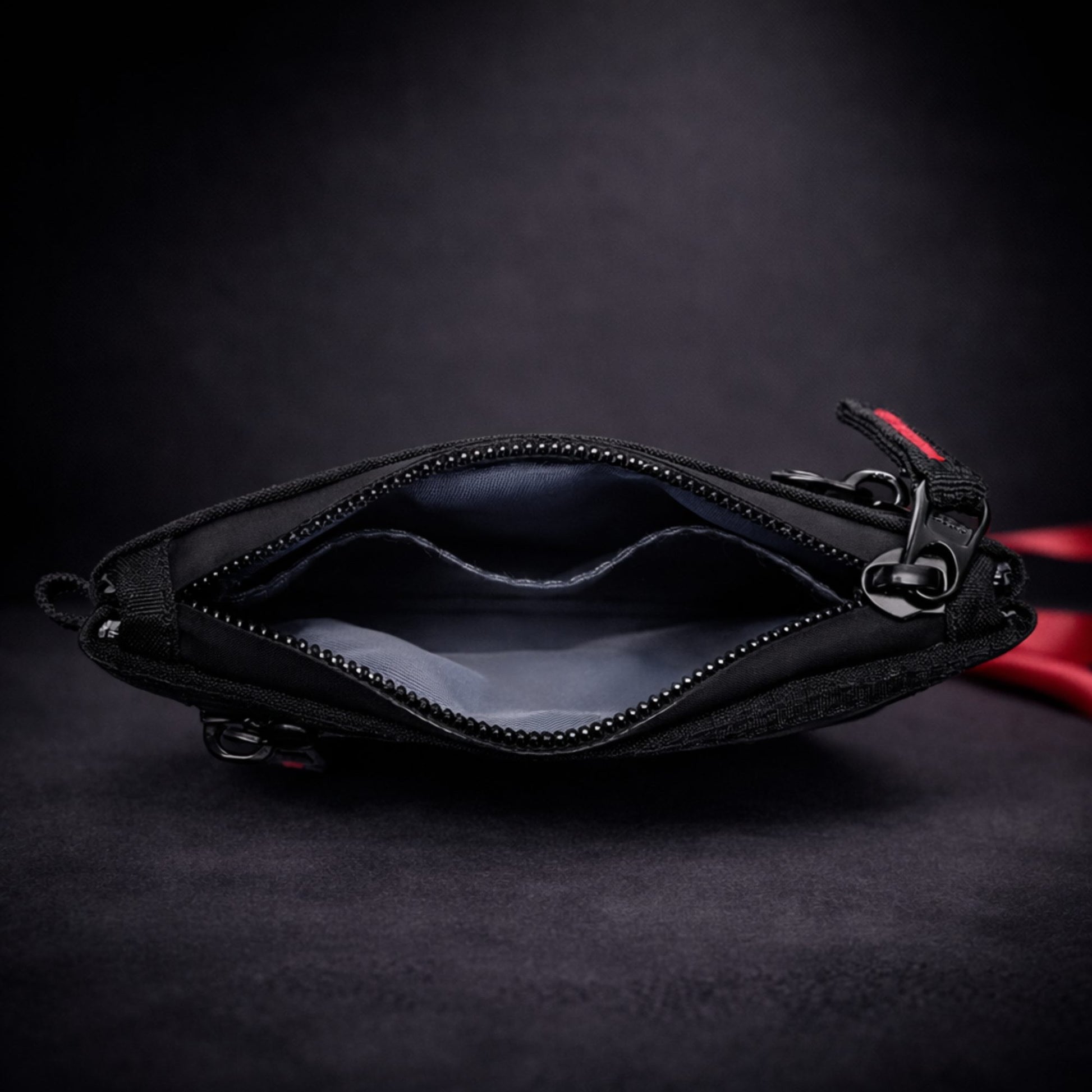 Portefeuille RFID homme ouvert montrant les compartiments intérieurs - Novaleor
